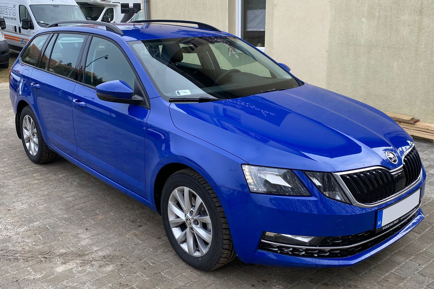 SKODA Octavia kombi diesel bérlés – X-Car Dunakeszi